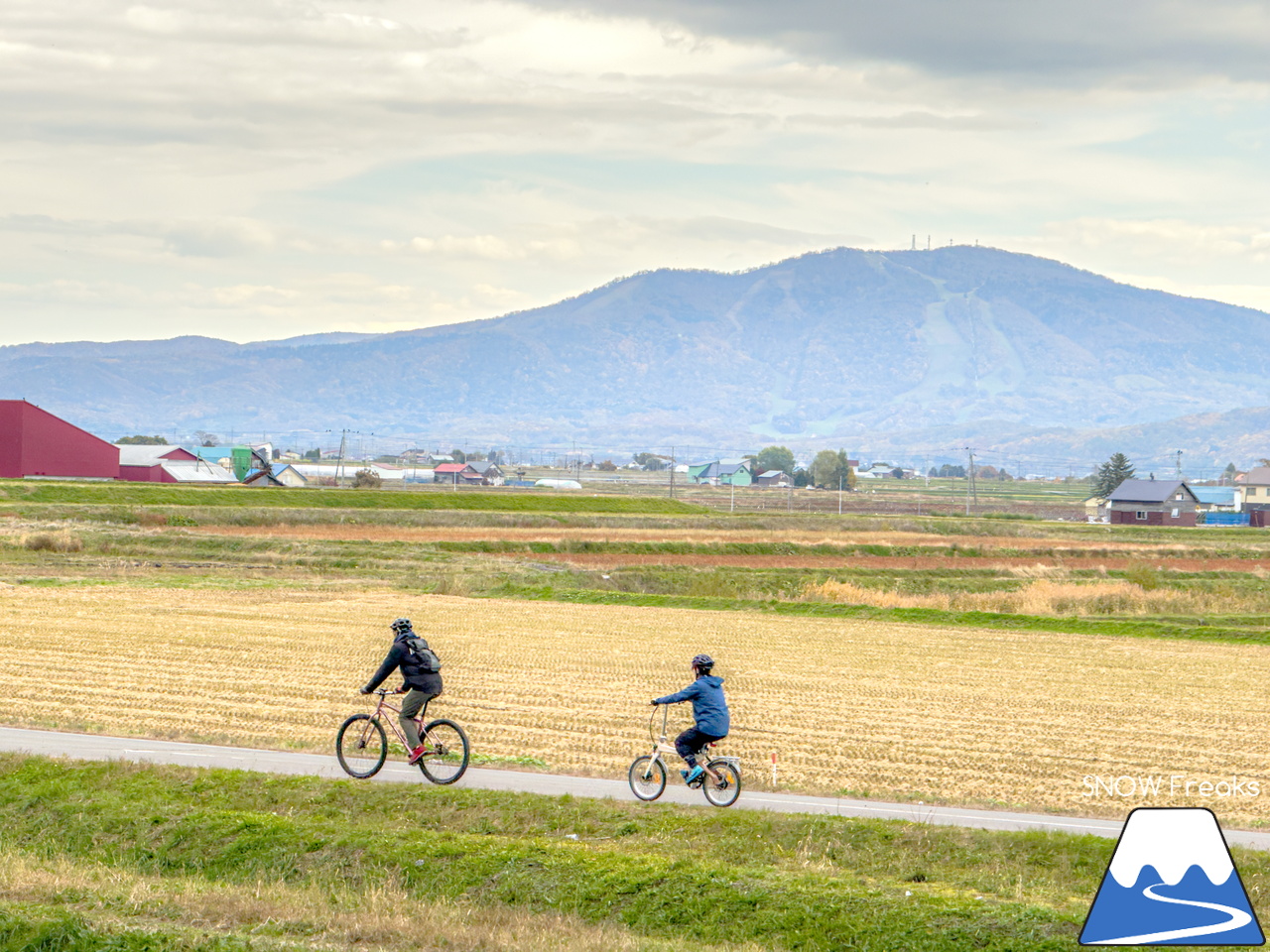 ローカルな展望台に、美味しいグルメ…。ちょっとディープな秋の深川市を電動アシスト自転車『ADO Air Carbon』でサイクリング旅(^^)/